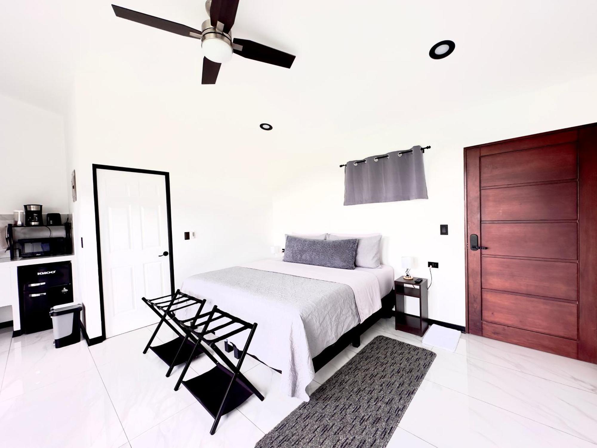 Black & White Apartments Monteverde Екстериор снимка